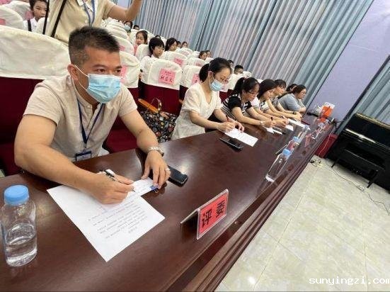 简篇-“讲英文故事，展个人风采”——记伟德公司官网地址五、六年级英语故事演讲比赛