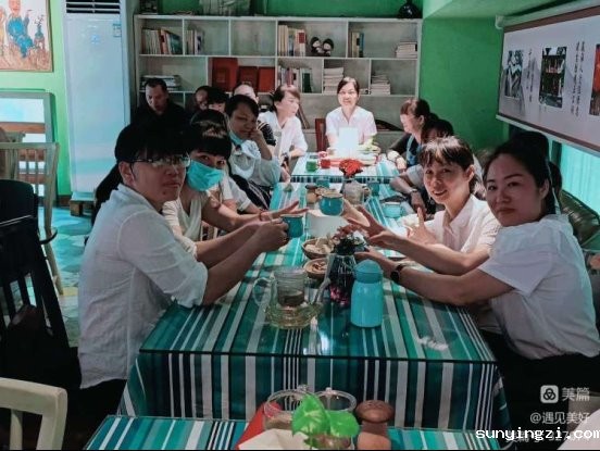 简篇-追寻红色记忆 传承红色文化 —琼山第五小学党支部组织党员参加琼山“酒店里有讲堂”历史文化故事宣讲活动