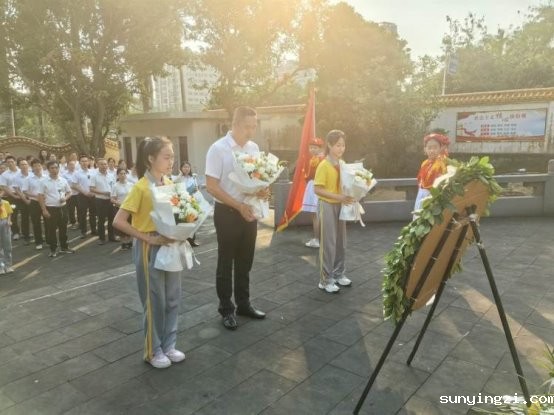 简篇-“清明祭英烈，红色永传承”——伟德公司官网地址赴刘秋菊纪念园开展清明祭扫活动